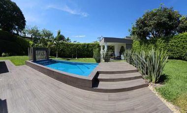 VENTA HERMOSA CASA CAMPESTRE CON PISCINA CERRITOS PEREIRA