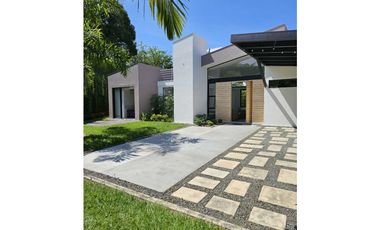 VENTA HERMOSA CASA CAMPESTRE CON PISCINA CERRITOS PEREIRA