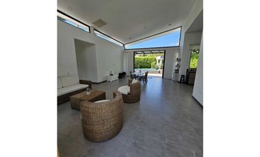 VENTA HERMOSA CASA CAMPESTRE CON PISCINA CERRITOS PEREIRA