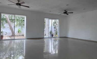 Casa en Renta en Mérida, Privada Las Palmas, Montes de Amé