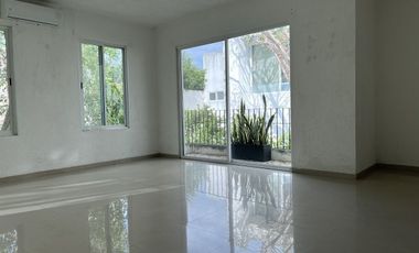 Casa en Renta en Mérida, Privada Las Palmas, Montes de Amé