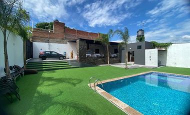 Terraza de eventos con alberca