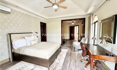 BALMORAL MANSION CON PISCINA / COSTA DEL ESTE / VENTA
