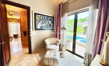 BALMORAL MANSION CON PISCINA / COSTA DEL ESTE / VENTA