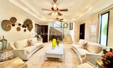 BALMORAL MANSION CON PISCINA / COSTA DEL ESTE / VENTA