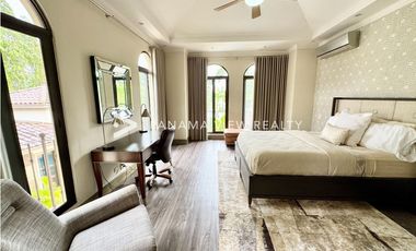 BALMORAL MANSION CON PISCINA / COSTA DEL ESTE / VENTA