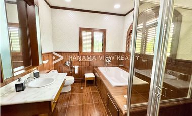 BALMORAL MANSION CON PISCINA / COSTA DEL ESTE / VENTA