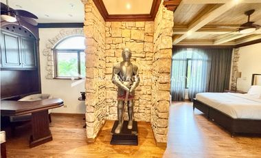 BALMORAL MANSION CON PISCINA / COSTA DEL ESTE / VENTA