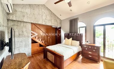 BALMORAL MANSION CON PISCINA / COSTA DEL ESTE / VENTA