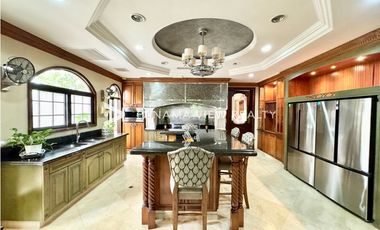 BALMORAL MANSION CON PISCINA / COSTA DEL ESTE / VENTA