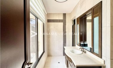 BALMORAL MANSION CON PISCINA / COSTA DEL ESTE / VENTA