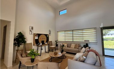 BOQUETE COUNTRY CLUB / 1704M2 / 2 HABITAC /  2 BAÑ / AMPLIO JARDIN