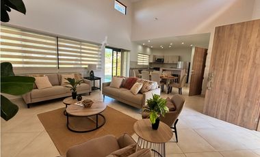 BOQUETE COUNTRY CLUB / 1704M2 / 2 HABITAC /  2 BAÑ / AMPLIO JARDIN