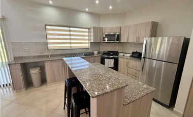 BOQUETE COUNTRY CLUB / 1704M2 / 2 HABITAC /  2 BAÑ / AMPLIO JARDIN