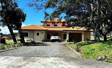 BOQUETE COUNTRY CLUB / 1704M2 / 2 HABITAC /  2 BAÑ / AMPLIO JARDIN