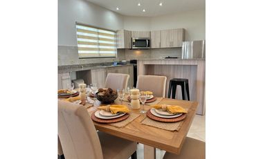 BOQUETE COUNTRY CLUB / 1704M2 / 2 HABITAC /  2 BAÑ / AMPLIO JARDIN