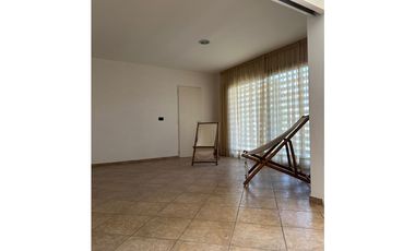 SE VENDE CASA  EN BARRIO BECCIU A METROS DEL CUCU OPORTUNIDAD