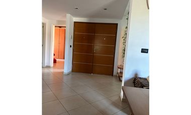 SE VENDE CASA  EN BARRIO BECCIU A METROS DEL CUCU OPORTUNIDAD