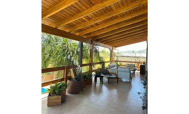 SE VENDE CASA  EN BARRIO BECCIU A METROS DEL CUCU OPORTUNIDAD
