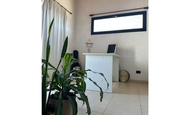 SE VENDE CASA  EN BARRIO BECCIU A METROS DEL CUCU OPORTUNIDAD