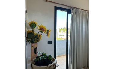 SE VENDE CASA  EN BARRIO BECCIU A METROS DEL CUCU OPORTUNIDAD
