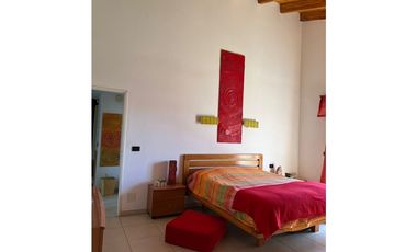 SE VENDE CASA  EN BARRIO BECCIU A METROS DEL CUCU OPORTUNIDAD