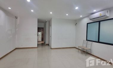 3 Bedroom Townhouse for sale at Casa City Wongwaen - Lamlukka 2