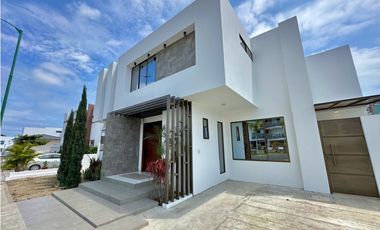 CASA EN VENTA EN LA EXCLUSIVA URBANIZACIÓN MONACO - BARBASQUILLO MANTA