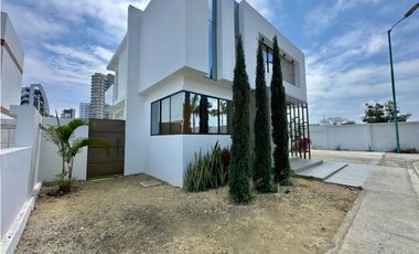 CASA EN VENTA EN LA EXCLUSIVA URBANIZACIÓN MONACO - BARBASQUILLO MANTA