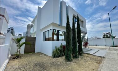 CASA EN VENTA EN LA EXCLUSIVA URBANIZACIÓN MONACO - BARBASQUILLO MANTA
