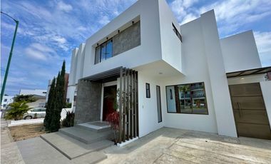 CASA EN VENTA EN LA EXCLUSIVA URBANIZACIÓN MONACO - BARBASQUILLO MANTA