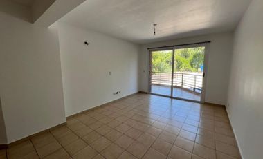 ALQUILER DE EXCELENTE DEPARTAMENTO SEMI PISO 4 AMBIENTES CON COCHERA - MONTE GRANDE CENTRO