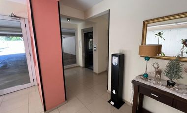 ALQUILER DE EXCELENTE DEPARTAMENTO SEMI PISO 4 AMBIENTES CON COCHERA - MONTE GRANDE CENTRO