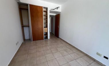 ALQUILER DE EXCELENTE DEPARTAMENTO SEMI PISO 4 AMBIENTES CON COCHERA - MONTE GRANDE CENTRO