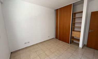 ALQUILER DE EXCELENTE DEPARTAMENTO SEMI PISO 4 AMBIENTES CON COCHERA - MONTE GRANDE CENTRO