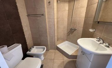 ALQUILER DE EXCELENTE DEPARTAMENTO SEMI PISO 4 AMBIENTES CON COCHERA - MONTE GRANDE CENTRO