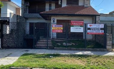 Chalet en venta en Bernal Oeste