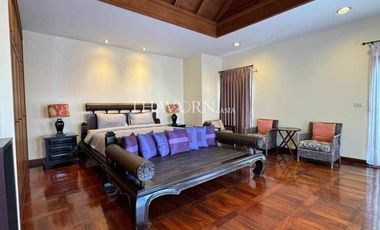 House For sale 3 bedroom 380 m² with land 556 m² in View Thale Marina, Pattaya