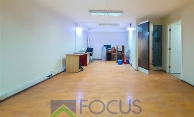 Oficina en Venta en Oficina a pasos de metro Plaza de Armas