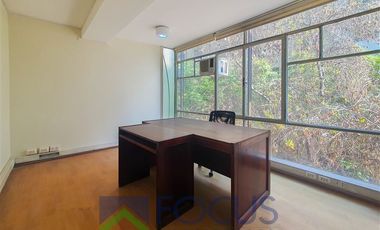 Oficina en Venta en Oficina a pasos de metro Plaza de Armas