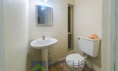 Oficina en Venta en Oficina a pasos de metro Plaza de Armas