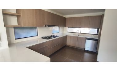 INIGUALABLE CASA EN ARRIENDO EN FONTANAR - CHA, C/MARCA