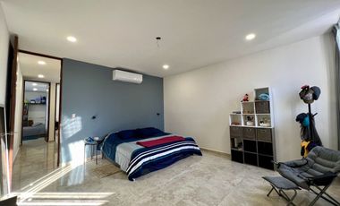 CASA (TH) EN RENTA TOTALMENTE EQUIPADA Y AMUEBLADA, ESQUINA CON ALBERCA, YAAXBEH