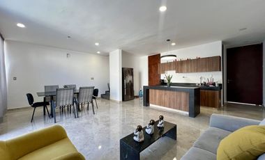 CASA (TH) EN RENTA TOTALMENTE EQUIPADA Y AMUEBLADA, ESQUINA CON ALBERCA, YAAXBEH
