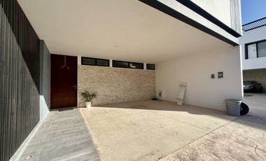 CASA (TH) EN RENTA TOTALMENTE EQUIPADA Y AMUEBLADA, ESQUINA CON ALBERCA, YAAXBEH