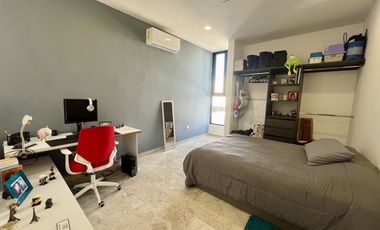 CASA (TH) EN RENTA TOTALMENTE EQUIPADA Y AMUEBLADA, ESQUINA CON ALBERCA, YAAXBEH