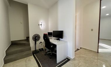 CASA (TH) EN RENTA TOTALMENTE EQUIPADA Y AMUEBLADA, ESQUINA CON ALBERCA, YAAXBEH