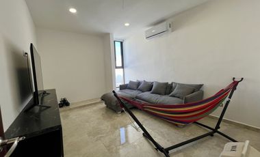 CASA (TH) EN RENTA TOTALMENTE EQUIPADA Y AMUEBLADA, ESQUINA CON ALBERCA, YAAXBEH