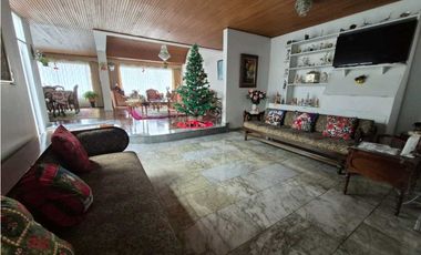 Bella y amplia casa para Venta en Niza