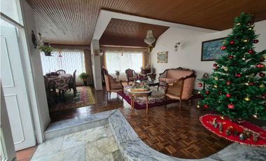 Bella y amplia casa para Venta en Niza